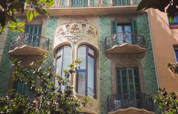 Façana Gran De Gràcia Barcelona | La Cal Sònia Luna